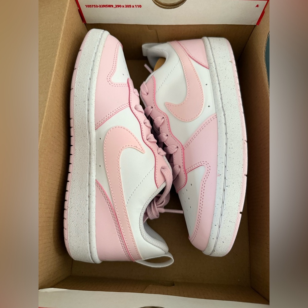 NEW Nike kids court borough low redraft sneakers shoes. Sz 5 Y/6.5 W pink white. - Picture 3 of 16